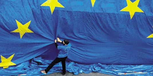 Drapeau Europe credit Francois Lenoir-Reuters